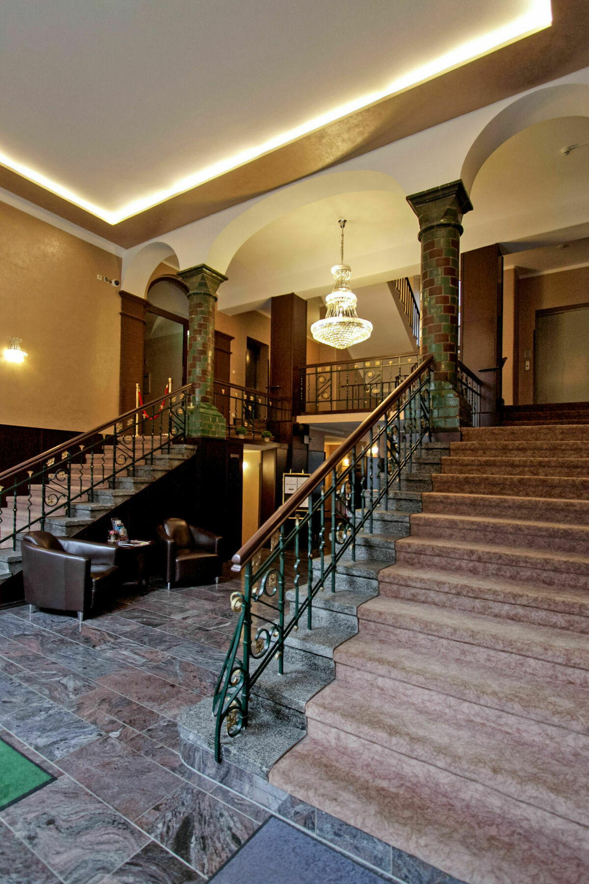Grand Palace Hotel 4*